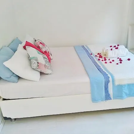 Flat In Yalikavak With Sea View And Shared Pool アパート グンドーガン